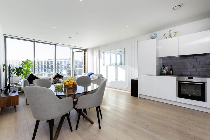 Beautiful 2 bed 2 bath in the popular development in Royal Wharf Admiralty Avenue, Royal Wharf